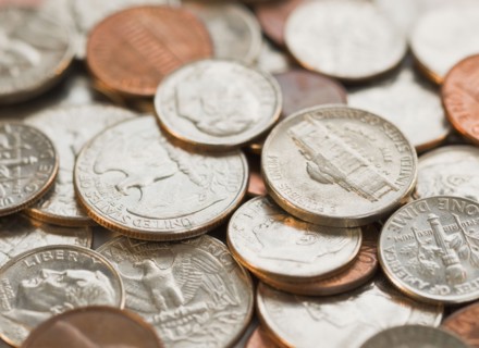 Close up of stack of coins. Photographe : Christopher Grill