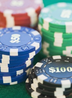 Stack of poker chips. Photographe : Christopher Grill
