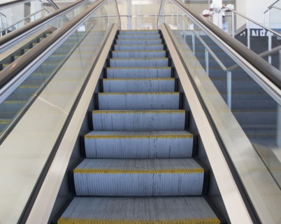 Low angle view of escalator. Photographe : fotog
