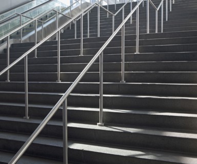 Low angle view of staircase. Photographe : fotog