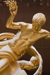 Rockefeller Center Statue, New York City, New York, USA. Photographe : Daniel Grill