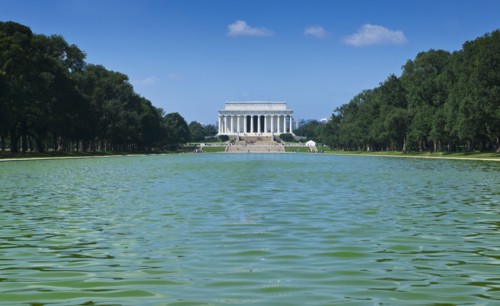 Reflecting pool in front of Lincoln memorial.