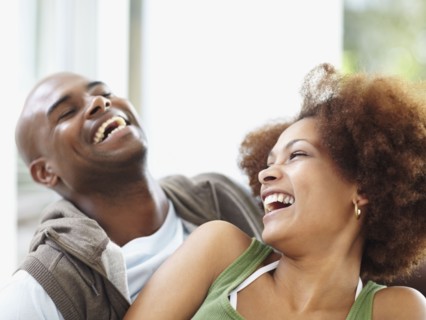 Couple laughing. Photographer: momentimages