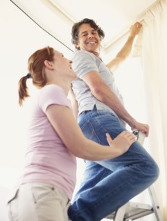 Hanging curtains. Photographer: momentimages
