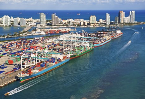 Commercial Dock. Photographer: fotog