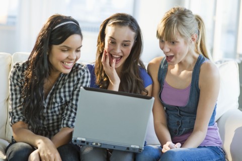 Friends looking at laptop.