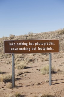 Conservation sign in Arizona desert. Photographe : David Engelhardt