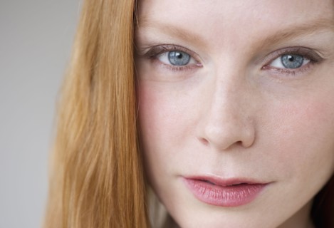 Portrait of a woman.