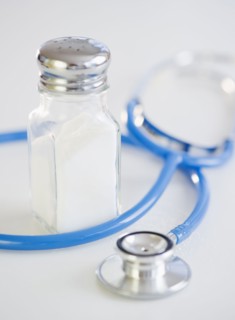 Stethoscope and salt shaker. Photographe : Jamie Grill