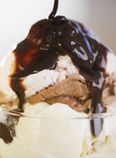 Ice cream sundae. Photographe : Jamie Grill