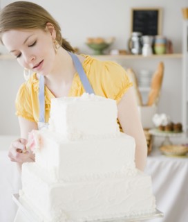 Woman working in bakery. Photographe : Jamie Grill
