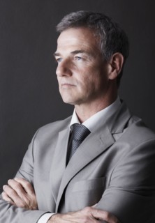 Portrait of a businessman. Photographe : momentimages