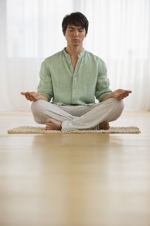 Man meditating. Photographe : Daniel Grill
