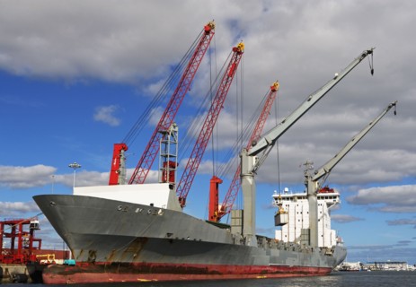Cranes on cargo ship. Photographe : fotog