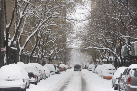 Snow covered street. Photographe : fotog