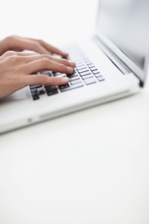 Fingers typing on keyboard. Photographe : momentimages