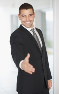 Businessman waiting to shake hands. Photographe : momentimages