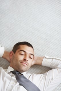 Businessman having a nap. Photographe : momentimages