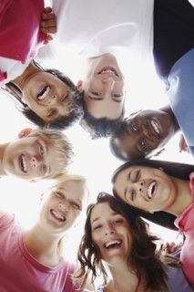 Group of friends in a circle. Photographe : momentimages