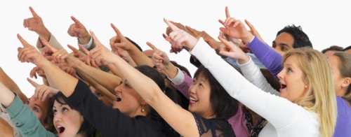 Crowd of people pointing. Photographe : momentimages