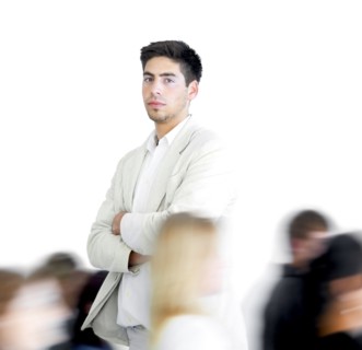 One person standing amongst a blur of other people. Photographe : momentimages