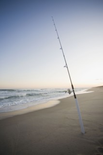 Fishing pole on the beach. Photographe : Chris Hackett