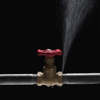 Leaky stop valve. Photographe : Mike Kemp