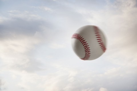 Baseball flying through the air. Photographe : Mike Kemp