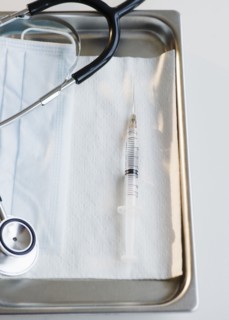 Tray of medical supplies. Photo : Jamie Grill