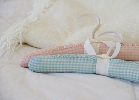 Quilted hangers. Photo : Daniel Grill