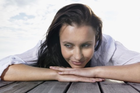 Brunette relaxing on porch. Photo : momentimages