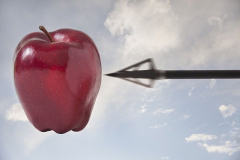 Arrow pointing at apple in the sky. Photo : Mike Kemp
