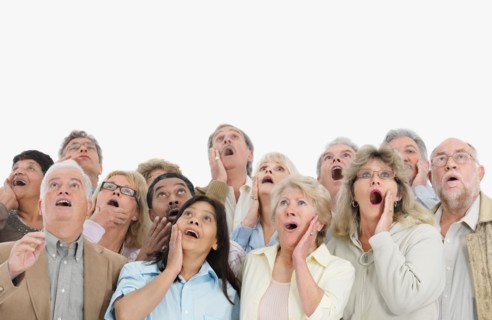 A group of shocked people looking up. Photo : momentimages