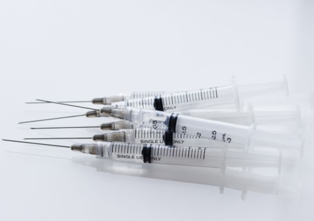 Pile of syringes. Photo : Jamie Grill