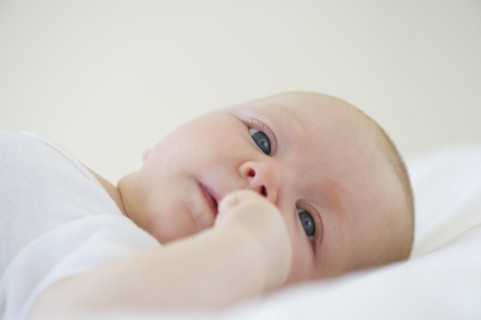 Infant lying on his back. Photo : Chris Grill