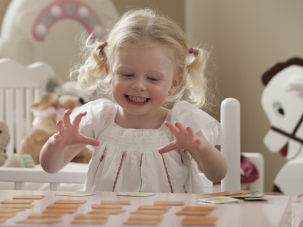 Young girl playing memory game. Photo : Mike Kemp