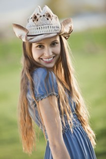 Beautiful smiling cowgirl. Photo : Mike Kemp