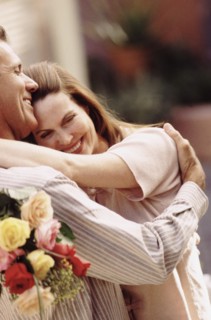 Couple hugging. Photo : Rob Lewine