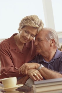 Senior couple embracing. Photo : Rob Lewine
