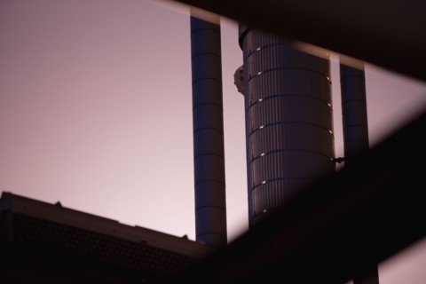 Partial view of an oil storage tank. Photo : Dan Bannister