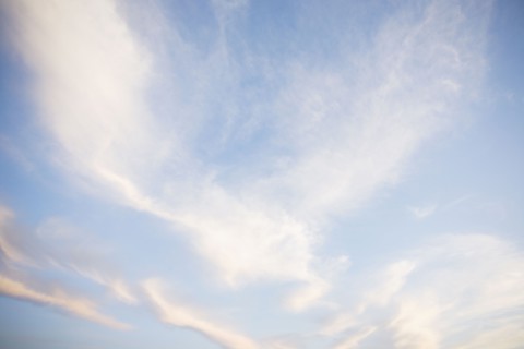 Clouds sunlight and blue sky. Photo : Chris Hackett