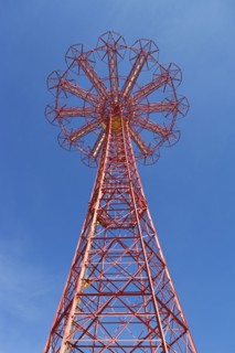 Amusement park ride. Photo : fotog
