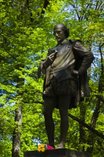 Statue of Shakespeare in Central Park.