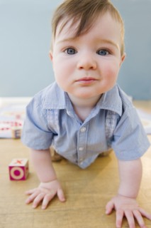 Toddler crawling on floor. Photo : Jamie Grill