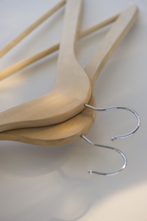 Wooden hangers. Photo : Daniel Grill