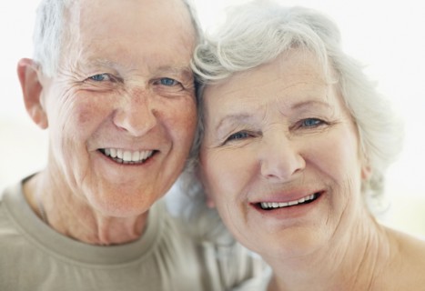 Happy senior couple. Photo : momentimages