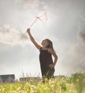 Young girl running with a butterfly net. Photo : Mike Kemp