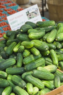 Cucumber display at farmer's market. Photo : Antonio M. Rosario