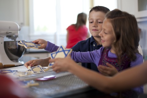 Children baking cookies. Photo. Tim Pannell