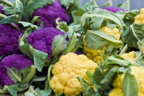 Cauliflower display at farmer's market. Photo. Antonio M. Rosario